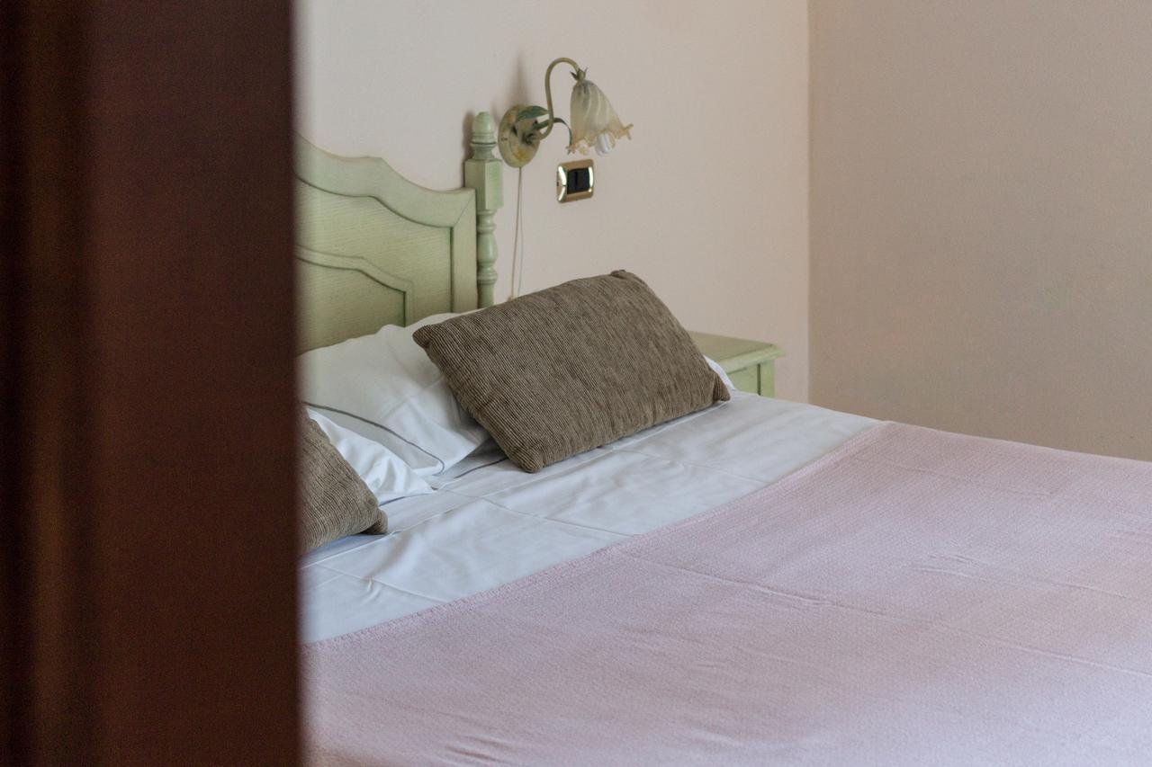Hotel Villa Del Mare Sinnai Habitación foto