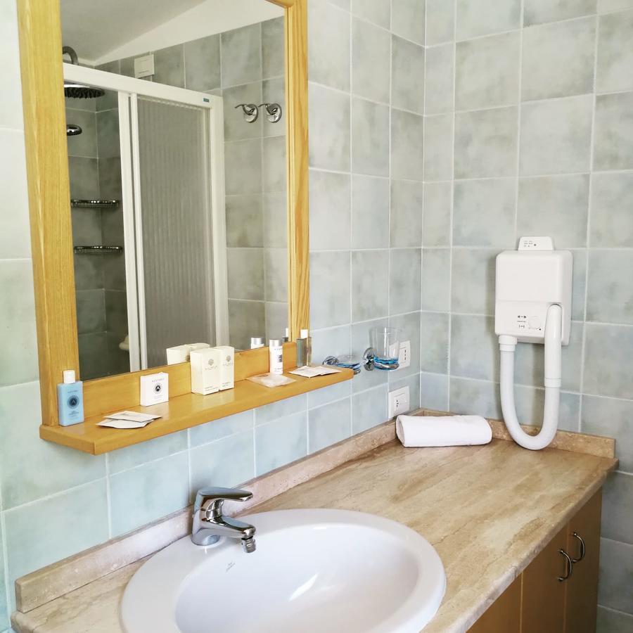 Hotel Villa Del Mare Sinnai Habitación foto